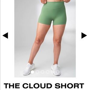 NWT cloud short balance athletica